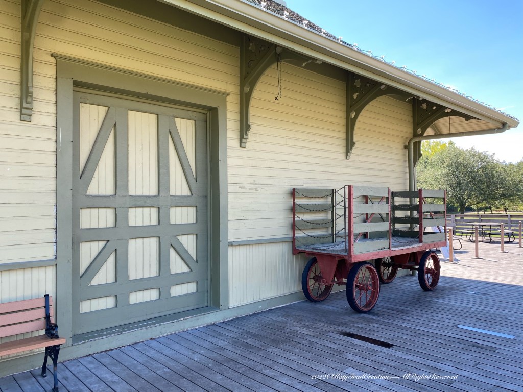 I need that wagon and a pony for my kiddos!